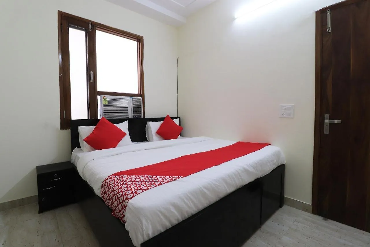 Hotel O Royal King Deluxe Delhi