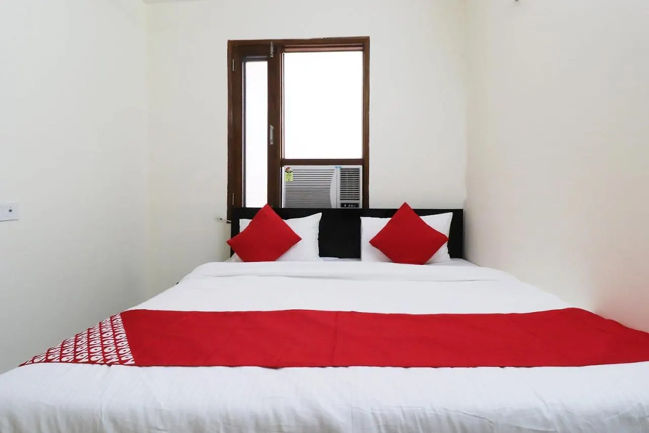 Hotel O Royal King Deluxe Delhi
