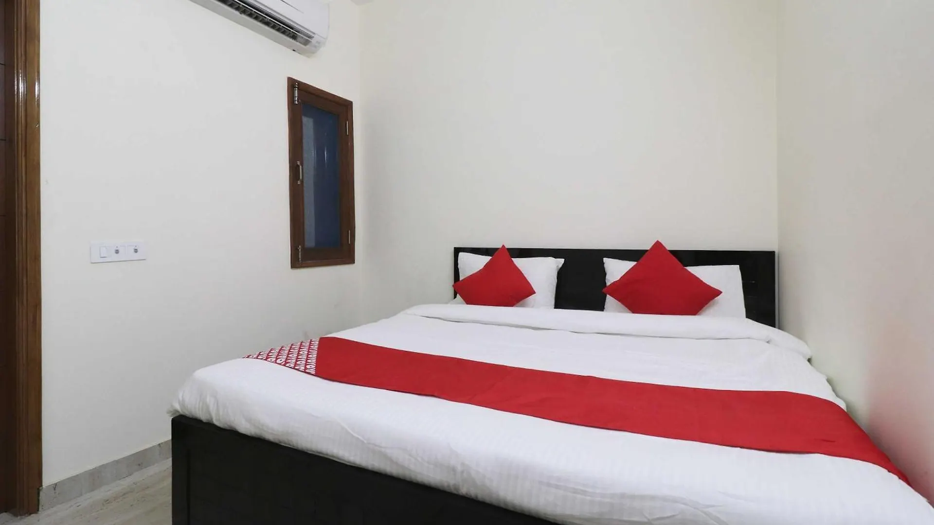 Hotel O Royal King Deluxe Delhi  3*, Delhi (National Capital Territory of India)