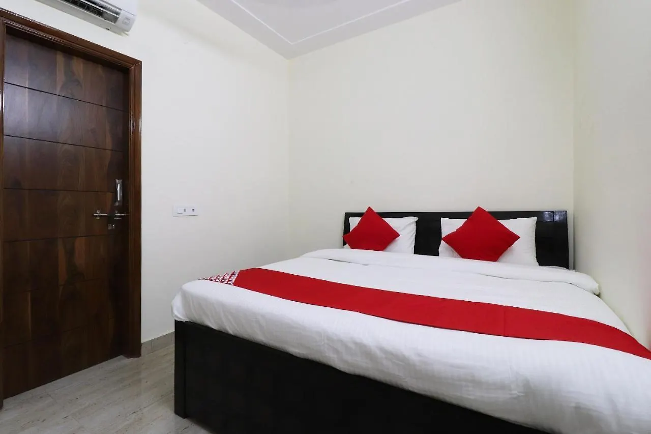 Hotel O Royal King Deluxe Delhi