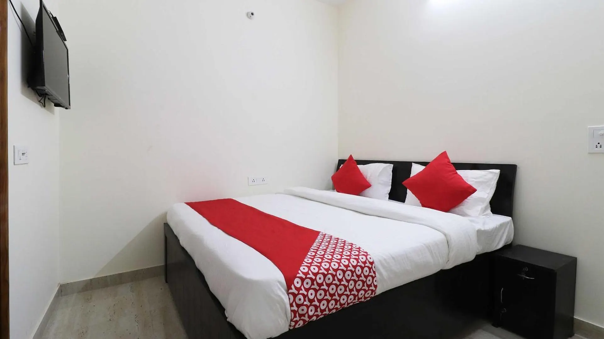 Hotel O Royal King Deluxe Delhi