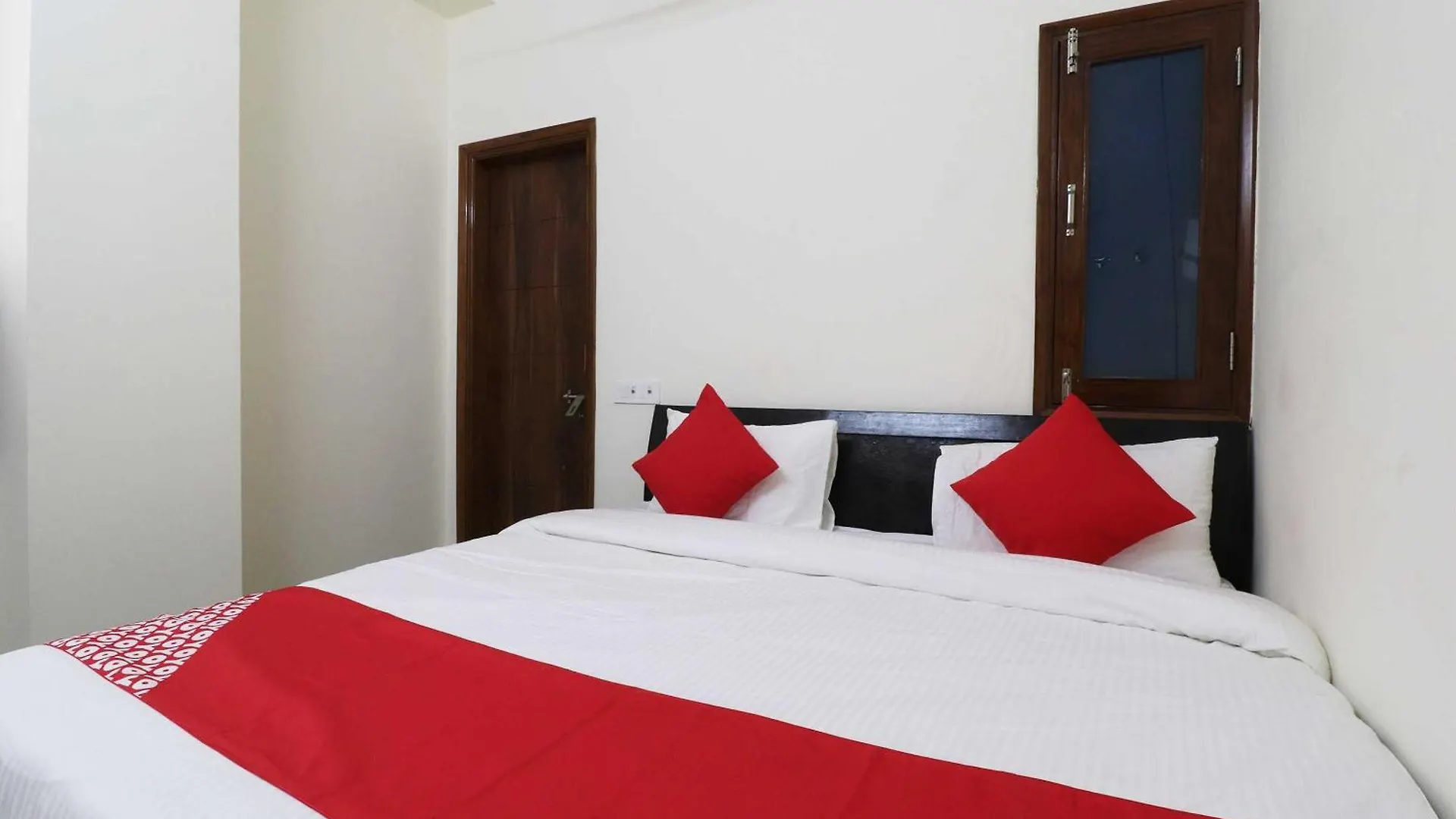 Hotel O Royal King Deluxe Delhi